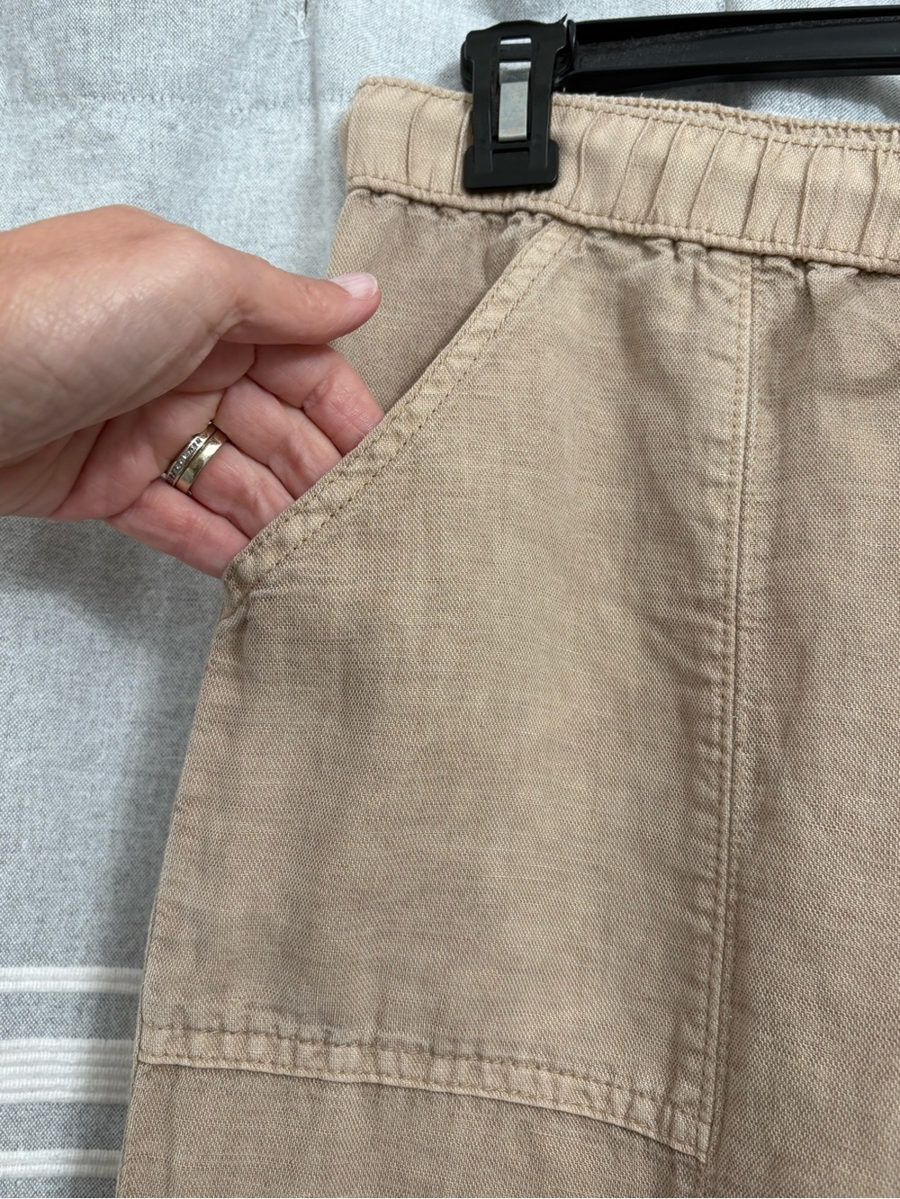NWT C & C California Tan Linen Blend Crop Pants Size L Pull on Elastic Waist - Picture 6 of 11